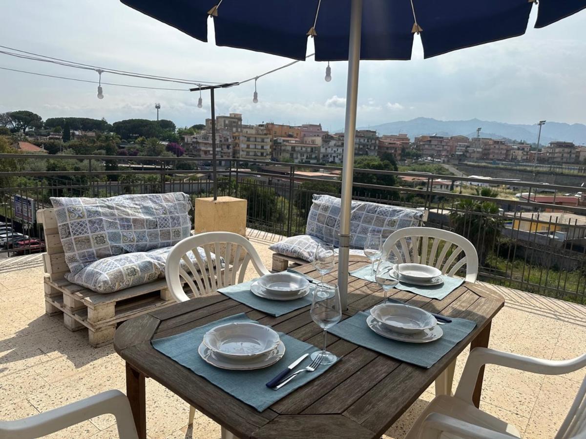 Apartamento Attico Di Giggia Giardini-Naxos Exterior foto