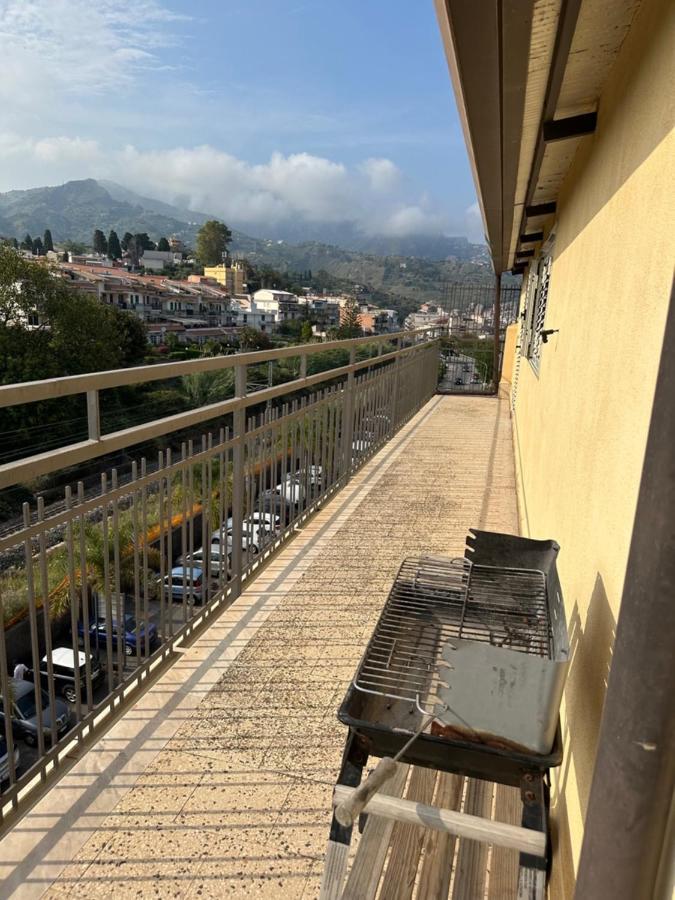 Apartamento Attico Di Giggia Giardini-Naxos Exterior foto
