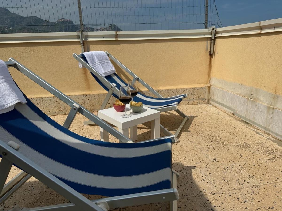 Apartamento Attico Di Giggia Giardini-Naxos Exterior foto
