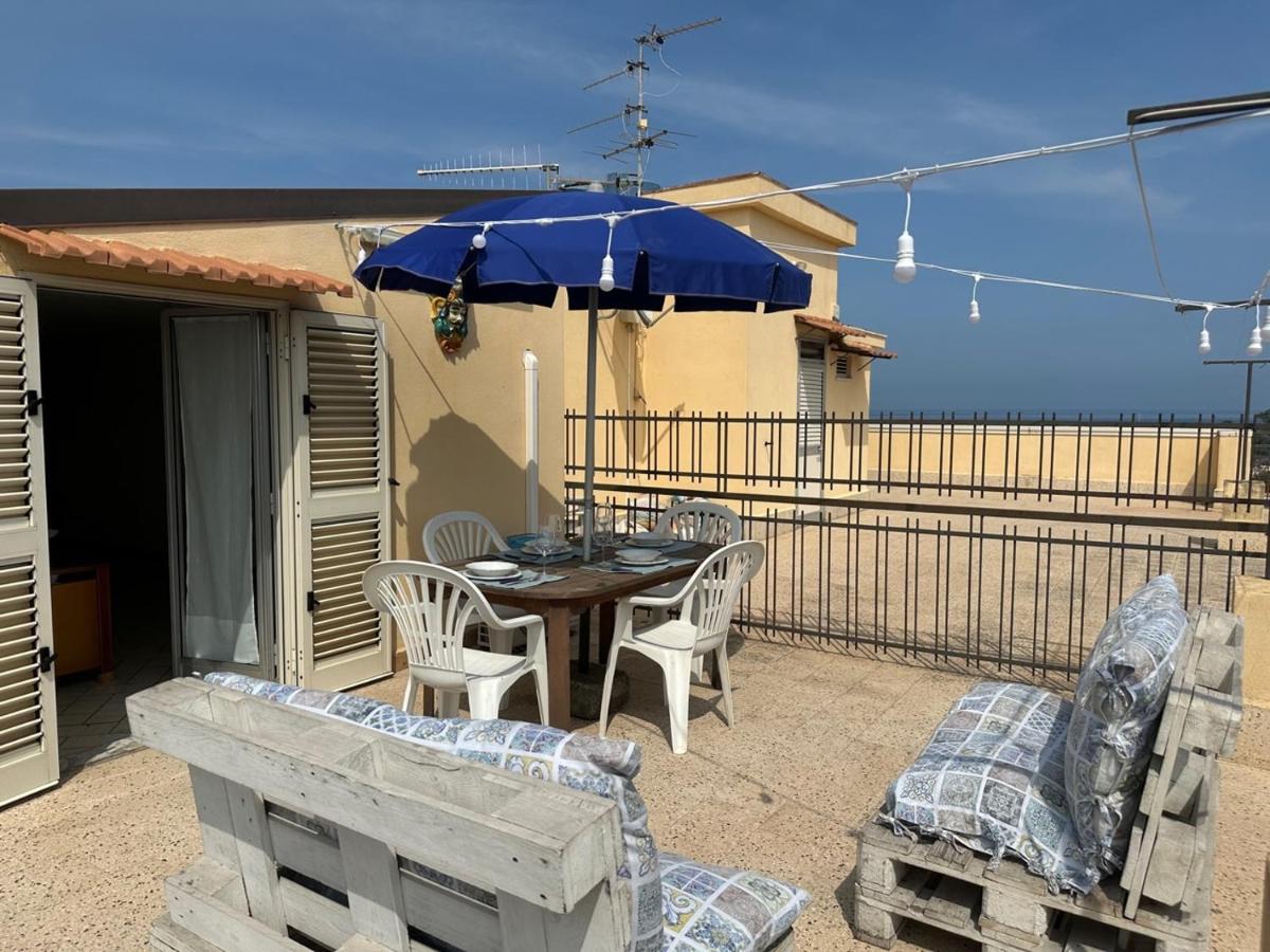 Apartamento Attico Di Giggia Giardini-Naxos Exterior foto