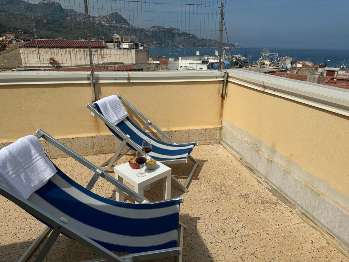 Apartamento Attico Di Giggia Giardini-Naxos Exterior foto