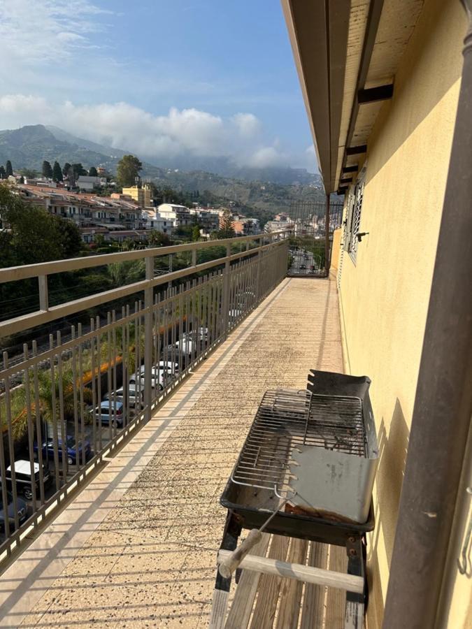 Apartamento Attico Di Giggia Giardini-Naxos Exterior foto