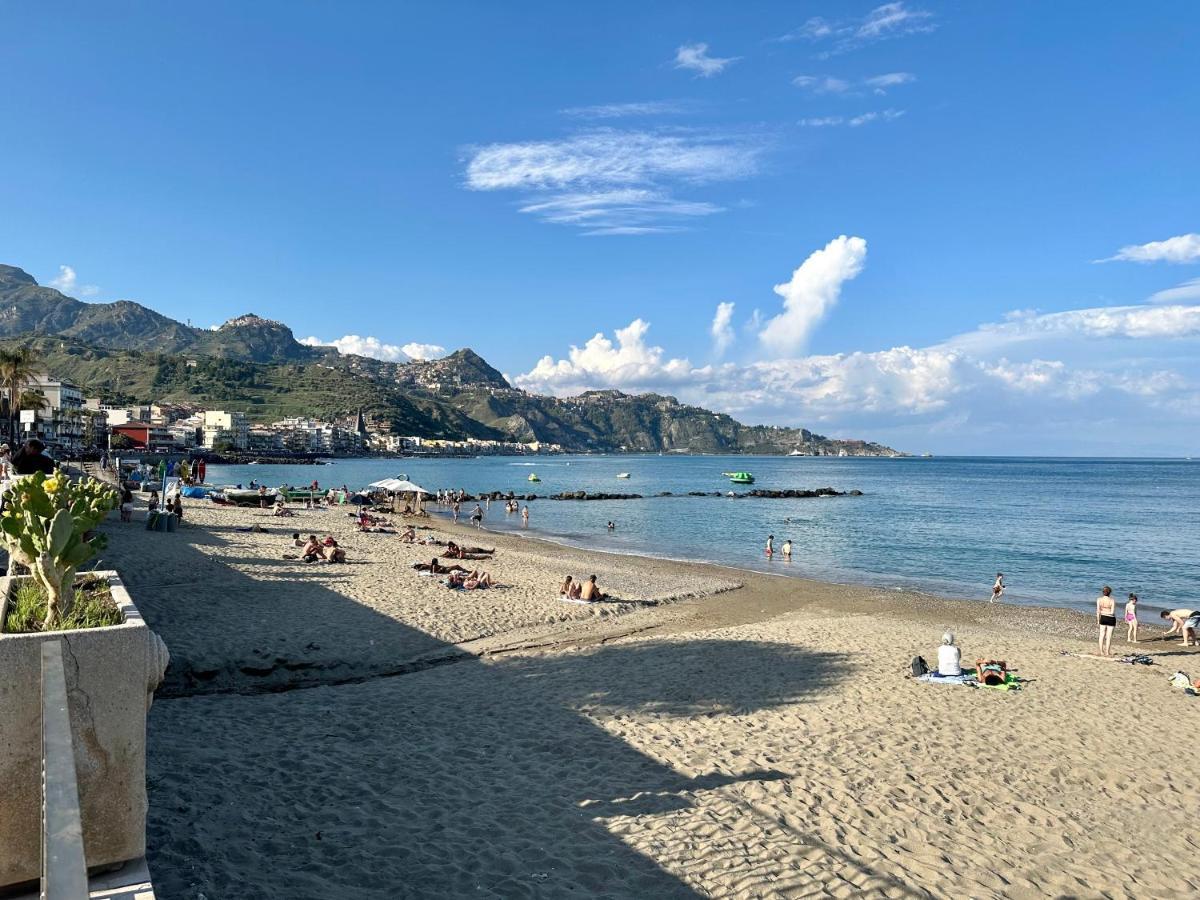 Apartamento Attico Di Giggia Giardini-Naxos Exterior foto