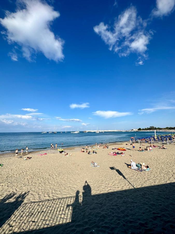 Apartamento Attico Di Giggia Giardini-Naxos Exterior foto